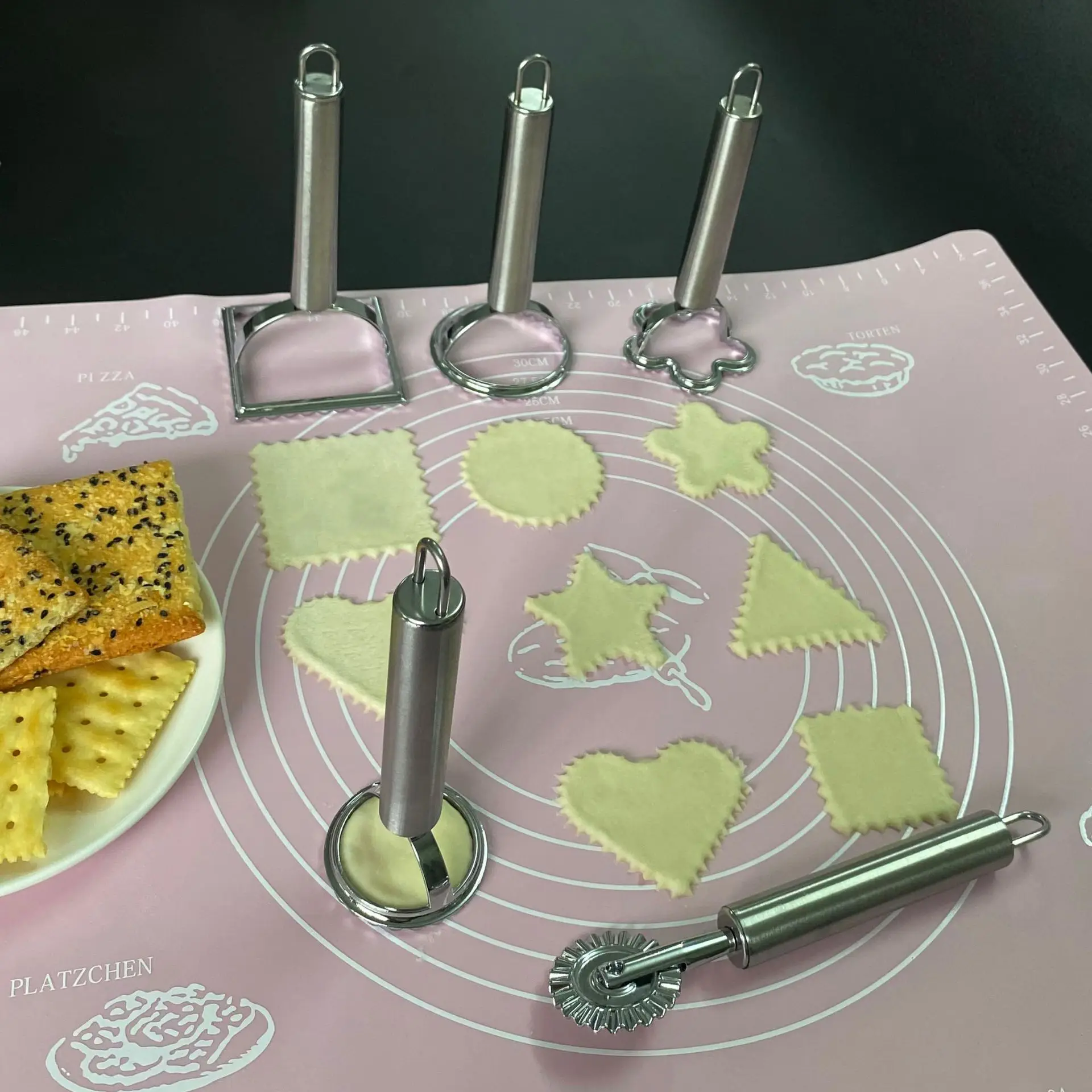Cortador de Massa Redondo e Qu - Baking Kitchen At Home avaliação e preço